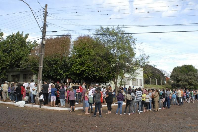 Popula&ccedil;&atilde;o esgota doses da vacina da gripe A em Iju&iacute;
