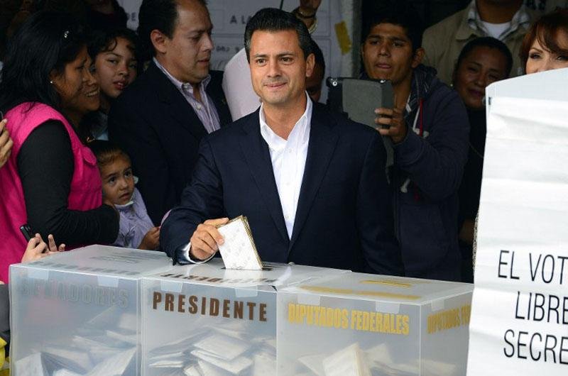 O candidato do opositor PRI, Enrique Pe&ntilde;a Nieto, aparece como franco favorito em todas as pesquisas