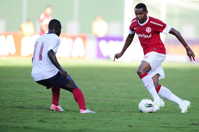 Jaj&aacute; (&agrave; direita) n&atilde;o teve boa atua&ccedil;&atilde;o diante do Bahia nesse domingo