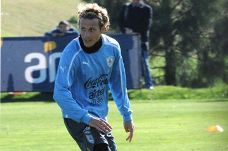 Davi admite interesse em F&oacute;rlan, mas diz que Inter s&oacute; pagar&aacute; sal&aacute;rio