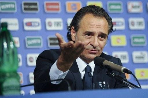 Prandelli promete reavaliar perman&ecirc;ncia na sele&ccedil;&atilde;o italiana