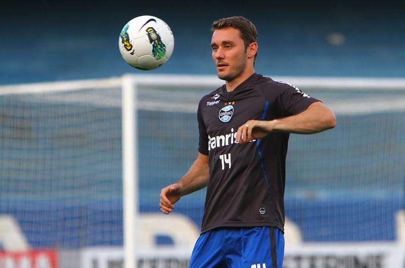 Cirurgia de F&aacute;bio Aur&eacute;lio &eacute; realizada com sucesso