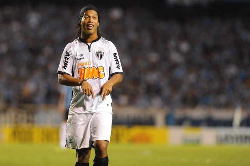 &Aacute;rbitro relata na s&uacute;mula faixa com ofensa &agrave; m&atilde;e de Ronaldinho