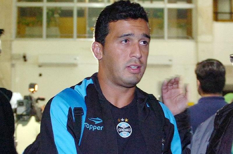 Edilson &eacute; suspenso por quatro jogos do Gr&ecirc;mio pelo STJD