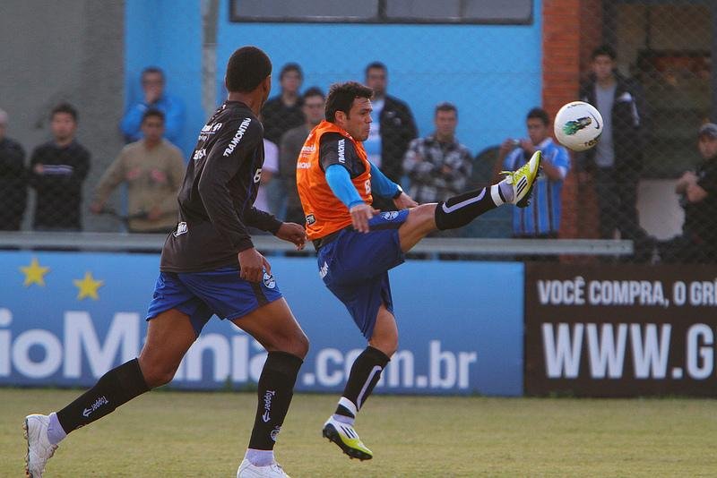 Kl&eacute;ber (com a bola ) negou ansiedade por voltar a marcar gols pelo Gr&ecirc;mio