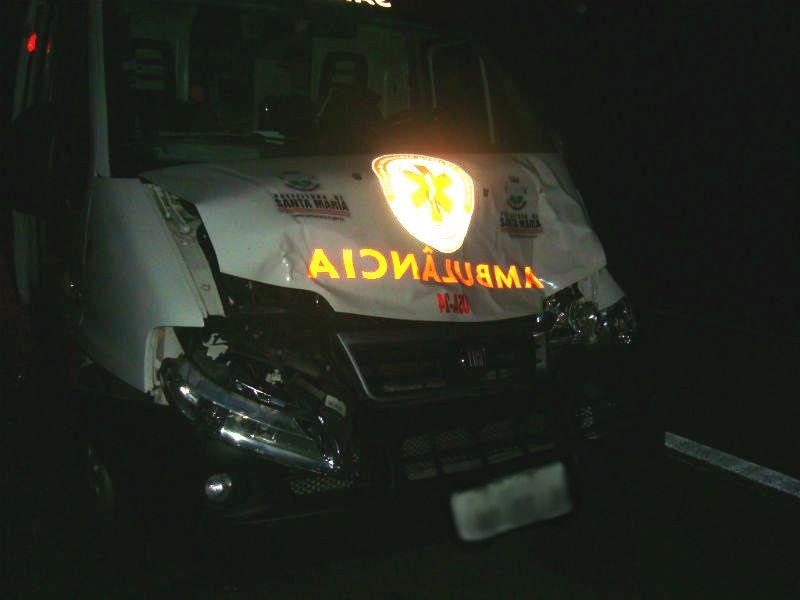 Ambul&acirc;ncia da Samu atropela bovino em S&atilde;o Gabriel