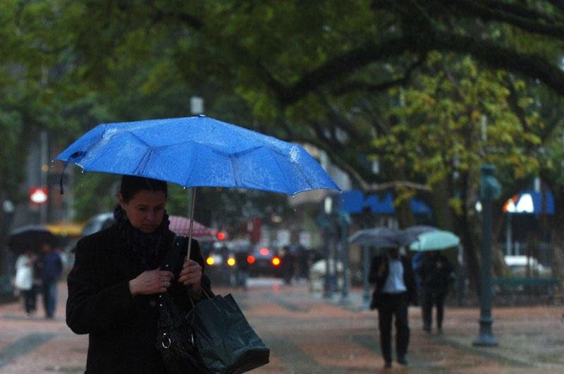 Cidade registra pelo menos sete pontos de alagamento