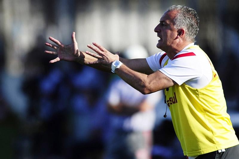 Dorival faz mist&eacute;rio sobre equipe que enfrenta o Cruzeiro