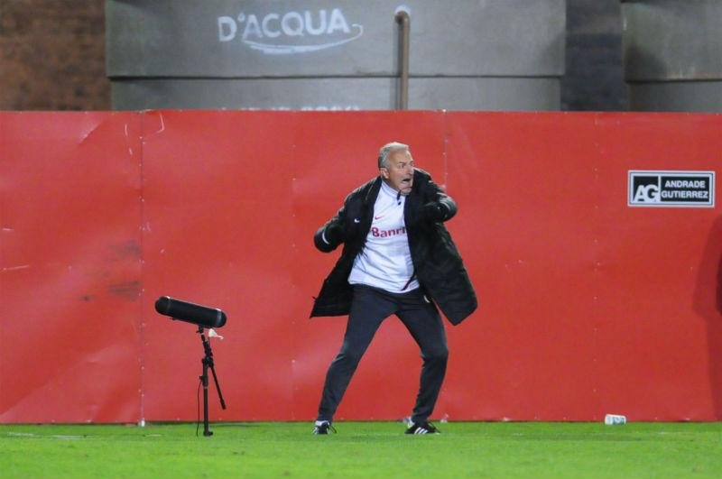 Apesar da vit&oacute;ria, Dorival ouviu vaias da torcida do Inter
