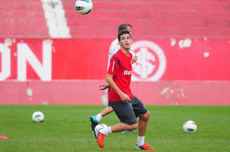 Chelsea contrata Oscar por R$ 78,9 milh&otilde;es, diz jornal ingl&ecirc;s
