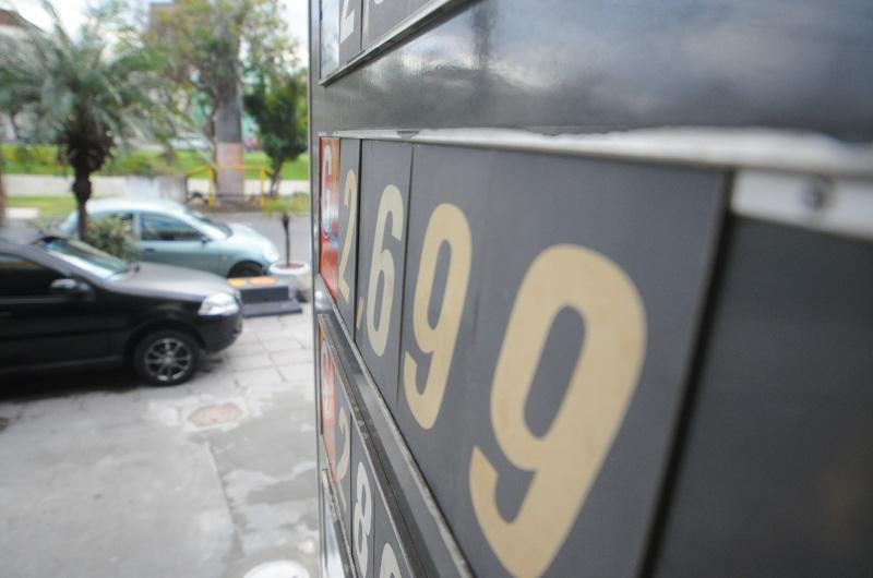 Projeto que pro&iacute;be postos de gasolina de cobrar usando terceiro d&iacute;gito de centavo no Estado ser&aacute; avaliado pelo governador Tarso Genro