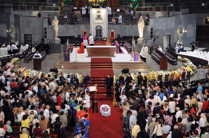 Cerca de 5 mil fi&eacute;is se reuniram na Catedral de S&atilde;o Sebasti&atilde;o, no Rio de Janeiro