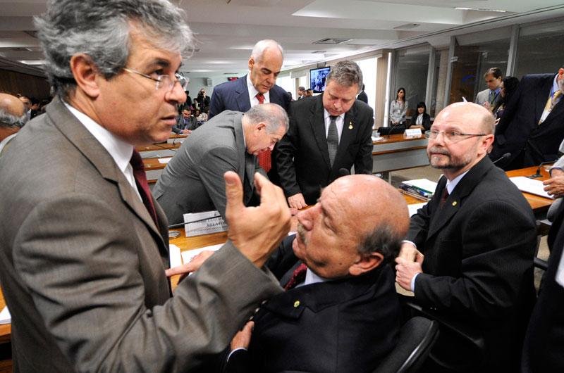 Comiss&atilde;o aprova relat&oacute;rio sobre MP do C&oacute;digo Florestal 