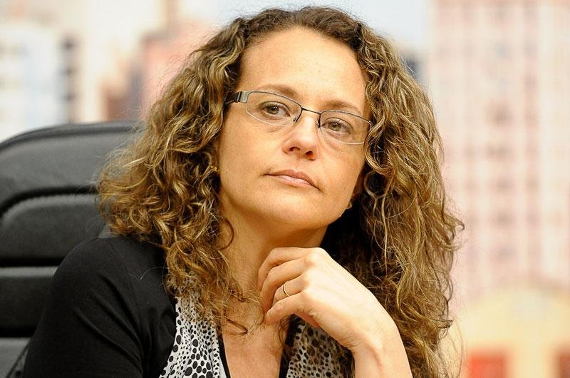 Justi&ccedil;a Eleitoral pro&iacute;be Luciana Genro de disputar vaga de vereadora