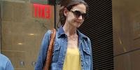 Katie Holmes quer mudar sobrenome da filha após divórcio com Tom Cruise