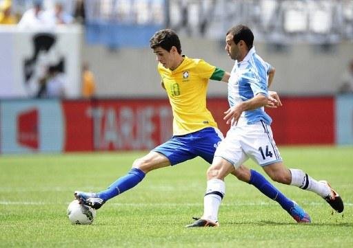Oscar usar&aacute; a camisa 10 do Brasil na Olimp&iacute;ada