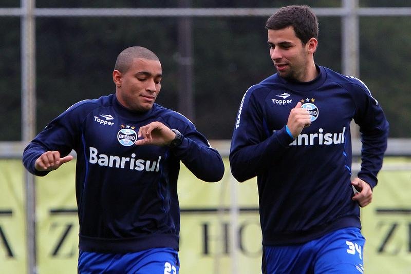 Pico (&agrave; esquerda) pegou dois jogos de suspens&atilde;o