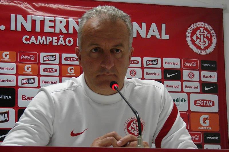 Desfalcado, Inter ter&aacute; novo meio de campo contra o Santos