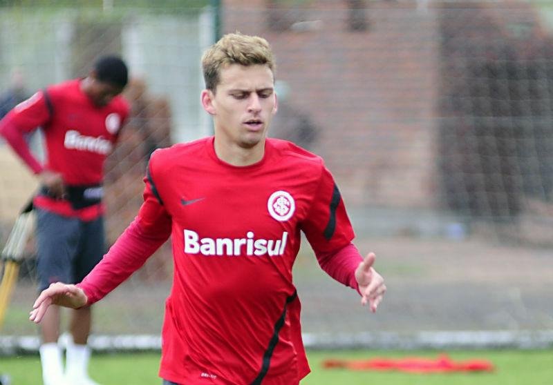 Jovem Lucas Lima ser&aacute; op&ccedil;&atilde;o de Dorival no domingo