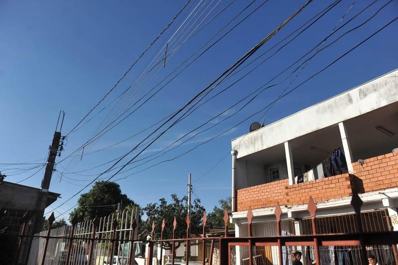 Moradores enfrentam contantes quedas de luz