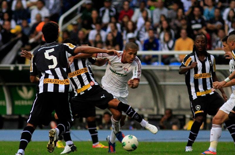 Botafogo e Fluminense empatam e ficam longe da ponta