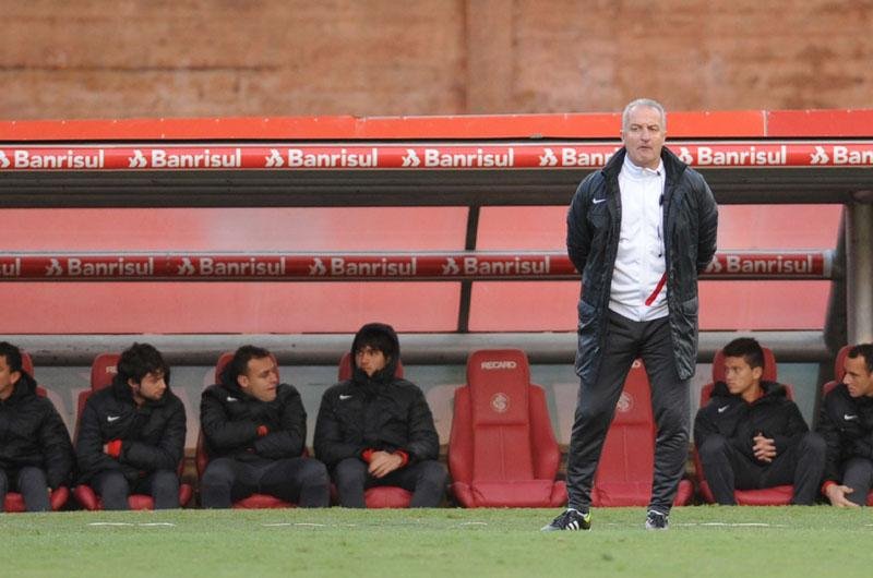 T&eacute;cnico quer time pr&oacute;ximo a l&iacute;deres para dar salto quando contar com todo grupo