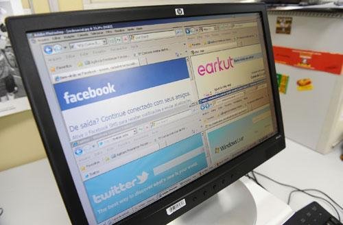 Entre os crimes mais comuns, est&aacute; xingamento em redes sociais