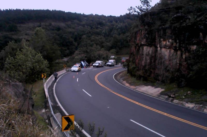 Dez morrem em acidente entre &ocirc;nibus e caminh&atilde;o no Paran&aacute;