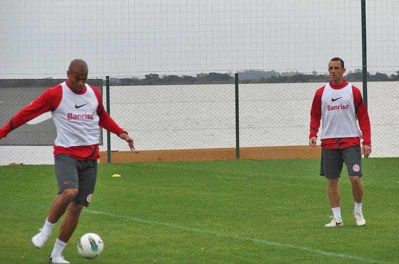 Rodrigo Moledo participou do treino com bola