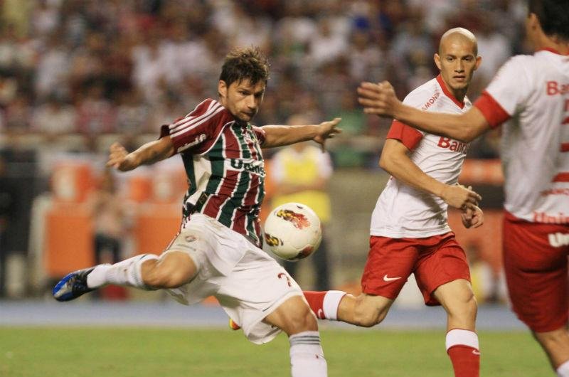 Dorival elogia Sobis, mas desconversa sobre suposto interesse do Inter 