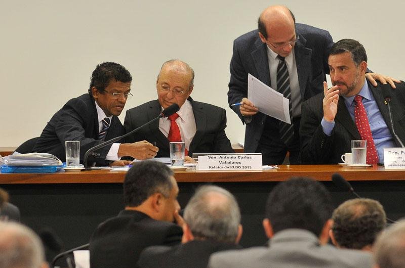 Comiss&atilde;o de Or&ccedil;amento aprova texto-base da LDO