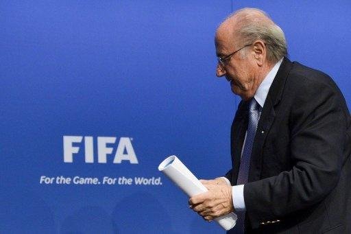 Blatter est&aacute; sob press&atilde;o na Fifa