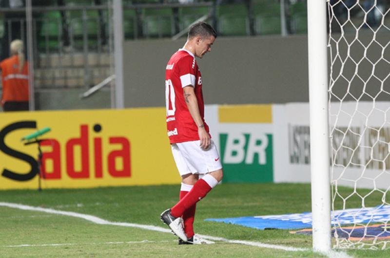 D&acute;Alessandro foi expulso e desfalcar&aacute; o Inter mais uma vez