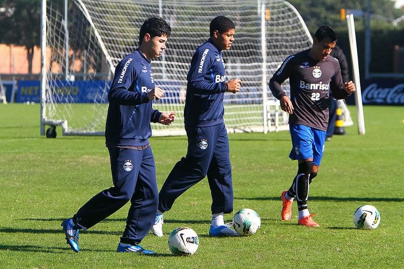 Jogadores do Gr&ecirc;mio fizeram um treino leve nesta manh&atilde;