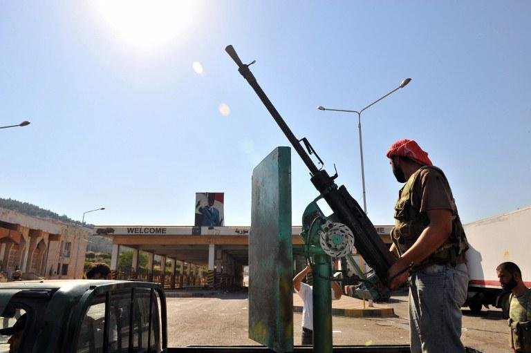 Rebeldes controlam fronteira da S&iacute;ria com Turquia