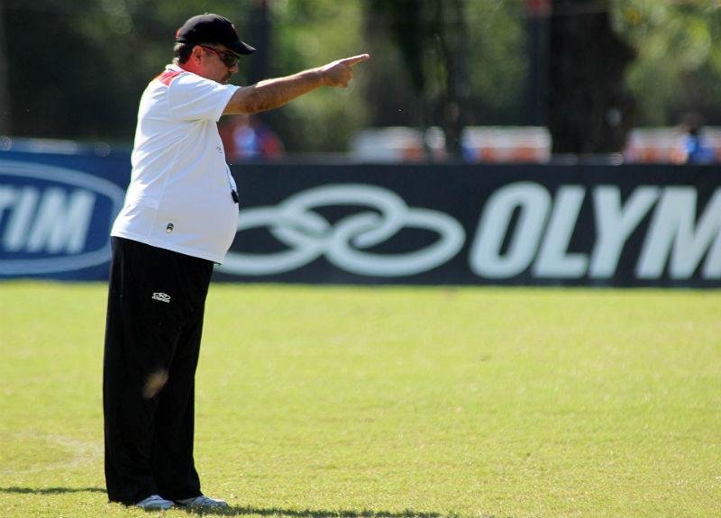 Joel respondeu cr&iacute;ticas de Riquelme