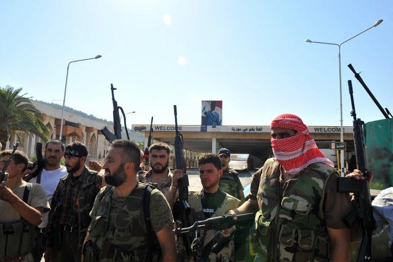 Rebeldes controlam fronteira da S&iacute;ria com Turquia
