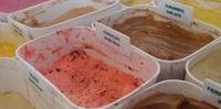 Palheta de cores nas sorveterias nos remetem à variedade de frutas existentes no país