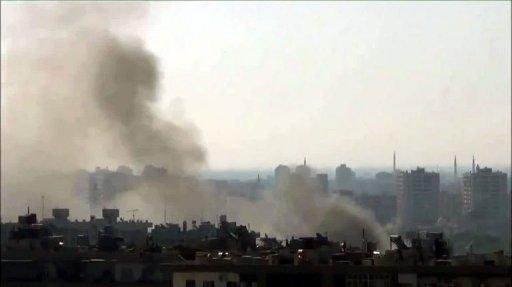 Ex&eacute;rcito s&iacute;rio usa tanques e helic&oacute;pteros nos combates em Damasco e Aleppo