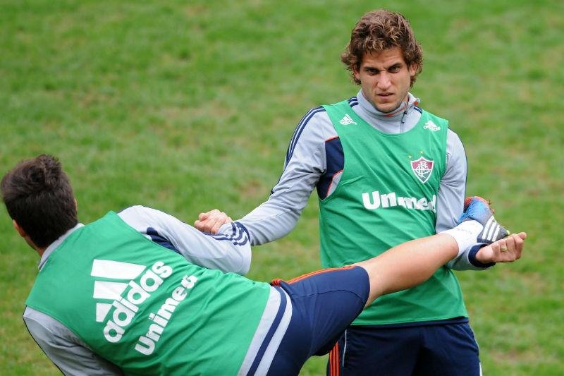 Rafael Moura (&agrave; direita) era cobi&ccedil;ado pelo Inter, mas se acertou com Santos