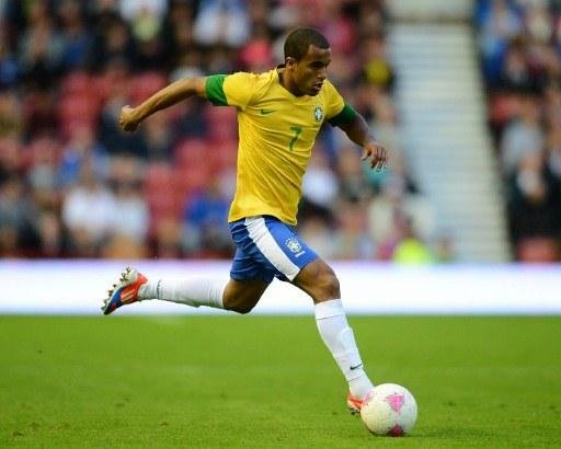 Ferguson confirma querer Lucas no Manchester United
