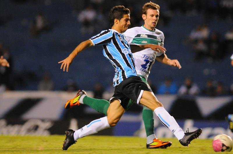 Bertoglio ficar&aacute; no Gr&ecirc;mio por mais um ano