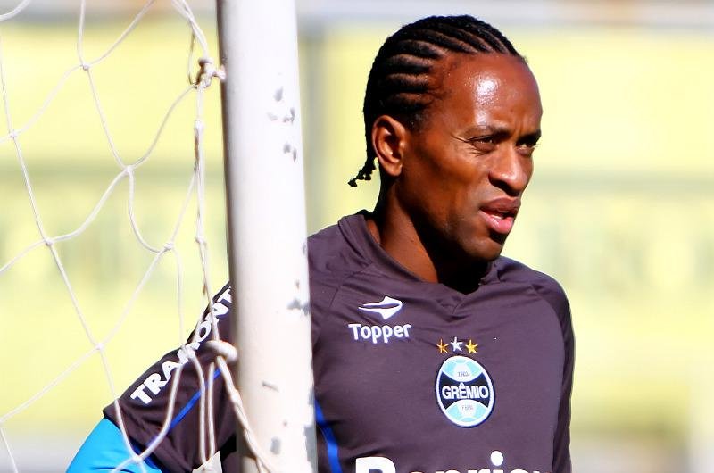 Para Z&eacute; Roberto, meta &eacute; a vaga para a Copa Libertadores