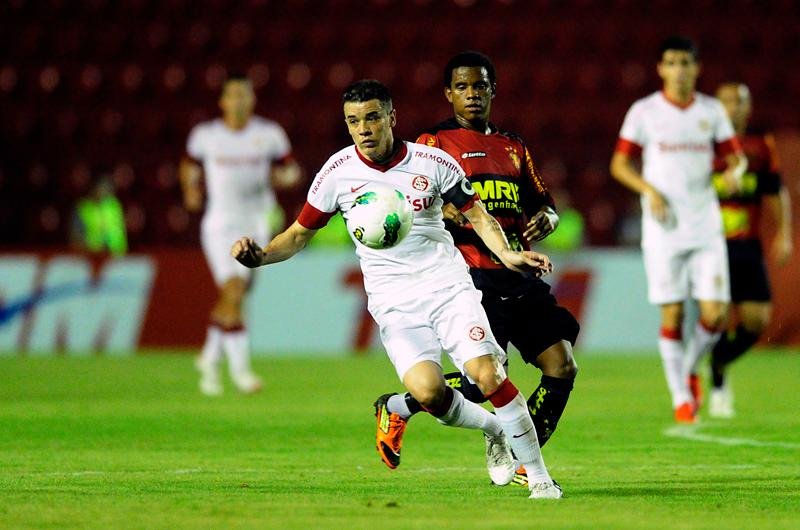 D&acute;Alessandro permanece com a bra&ccedil;adeira de capit&atilde;o do Inter