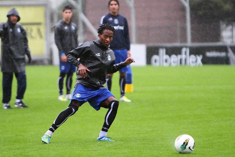 Z&eacute; Roberto lembra passagem e diz que Hamburgo &eacute; time em forma&ccedil;&atilde;o