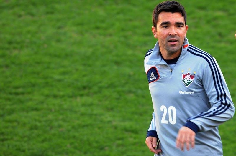 Deco est&aacute; fora da partida contra o Gr&ecirc;mio