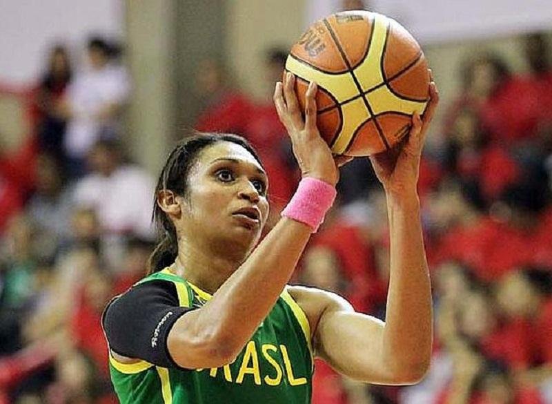 Jogadora n&atilde;o fechou portas para uma poss&iacute;vel volta ao time