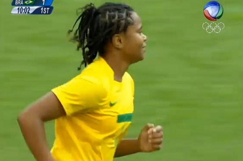 Renata Costa fez o segundo gol para o Brasil contra Camar&otilde;es
