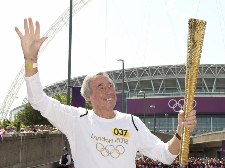 Gordon Banks levou a tocha para Wembley