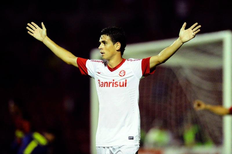 Inter vende Oscar para o Chelsea